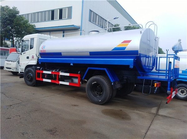 灑水車(chē)的廠家_濟(jì)寧公路工程灑水車(chē)