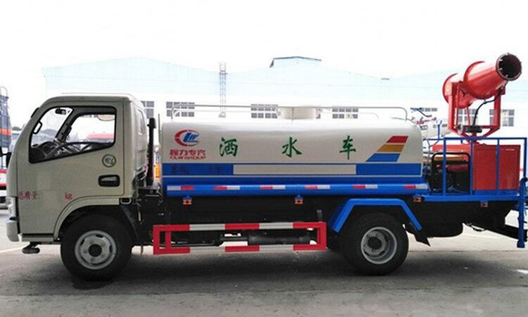 金寨縣環(huán)衛(wèi)車(chē)輛升級(jí) 大容量消防灑水車(chē)與高效壓縮垃圾車(chē)協(xié)同作戰(zhàn)